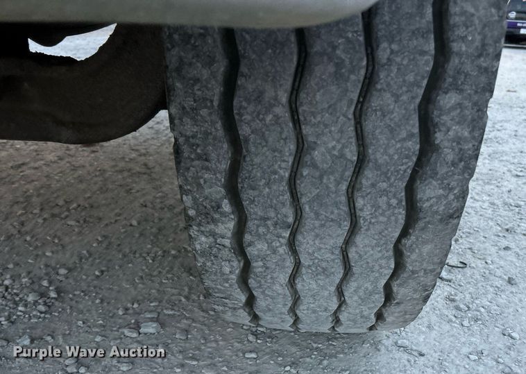 image for item EK3645 2005 Freightliner Business Class M2 106 truck cab and chassis