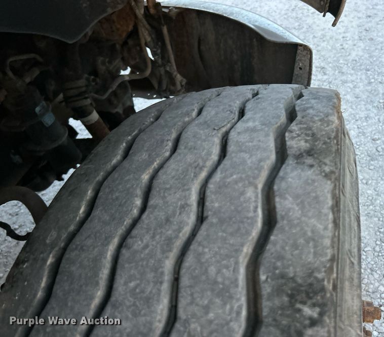 image for item EK3645 2005 Freightliner Business Class M2 106 truck cab and chassis