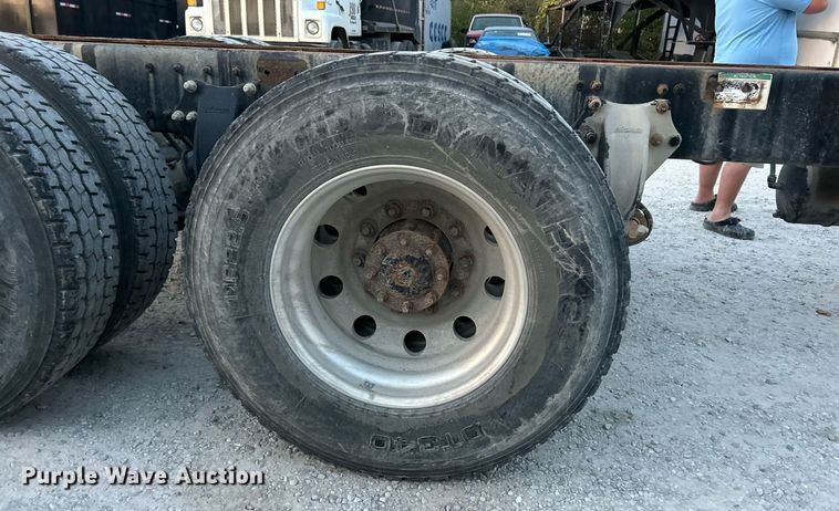 image for item EK3645 2005 Freightliner Business Class M2 106 truck cab and chassis