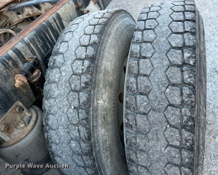 image for item EK3645 2005 Freightliner Business Class M2 106 truck cab and chassis