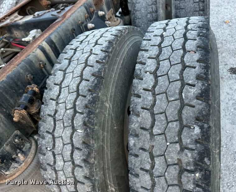 image for item EK3645 2005 Freightliner Business Class M2 106 truck cab and chassis