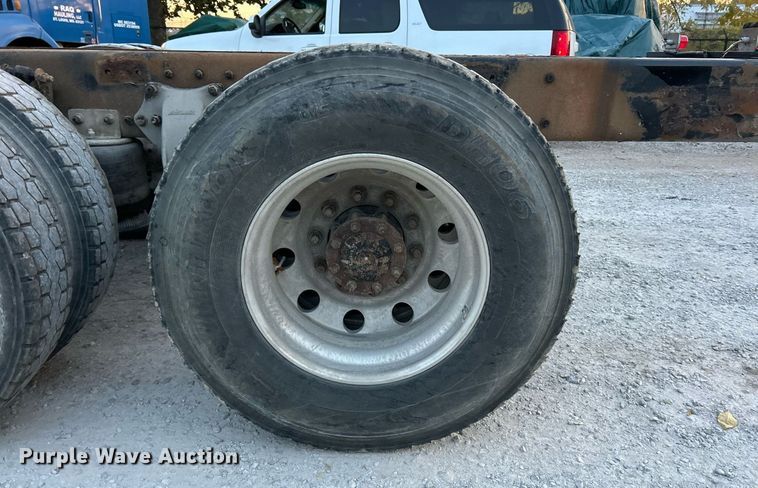 image for item EK3645 2005 Freightliner Business Class M2 106 truck cab and chassis