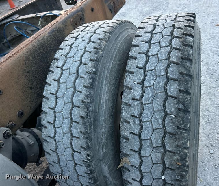 image for item EK3645 2005 Freightliner Business Class M2 106 truck cab and chassis