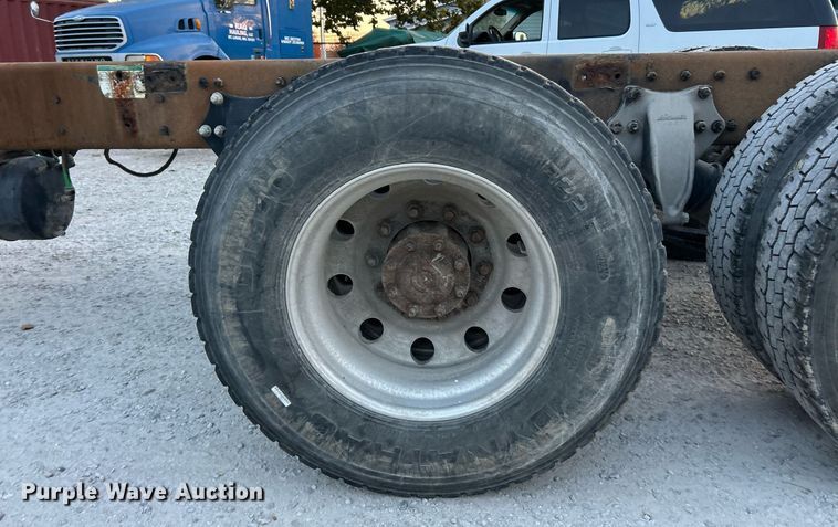 image for item EK3645 2005 Freightliner Business Class M2 106 truck cab and chassis