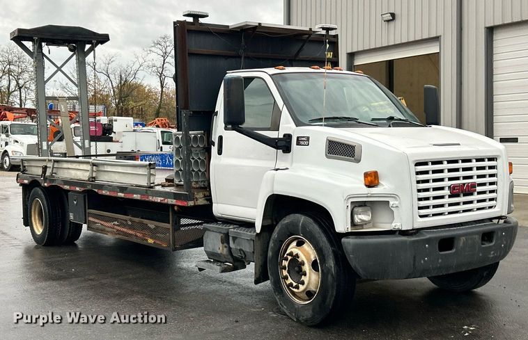 image for item EK3657 2007 GMC C7500 flatbed truck