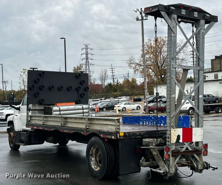 image for item EK3657 2007 GMC C7500 flatbed truck