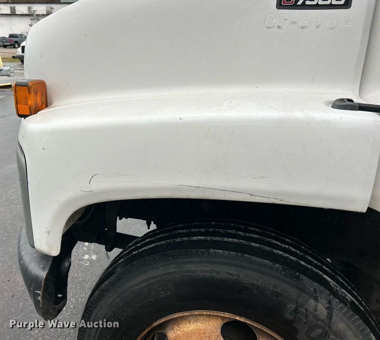 image for item EK3657 2007 GMC C7500 flatbed truck