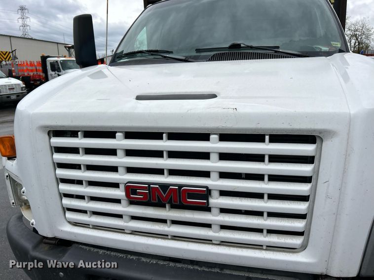 image for item EK3657 2007 GMC C7500 flatbed truck