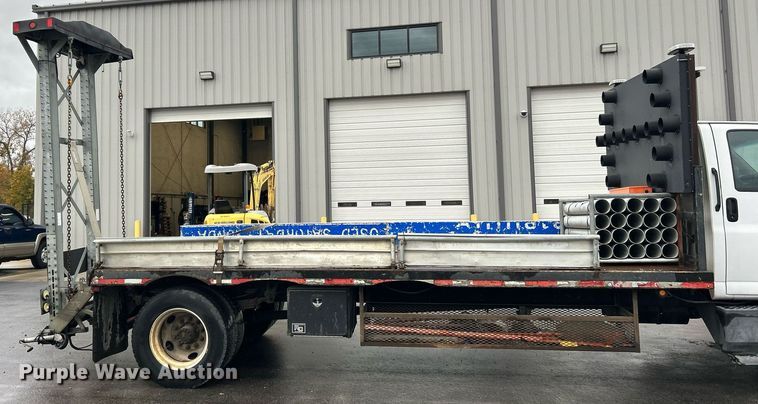 image for item EK3657 2007 GMC C7500 flatbed truck