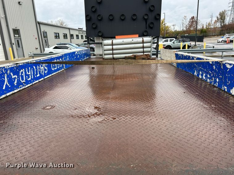 image for item EK3657 2007 GMC C7500 flatbed truck