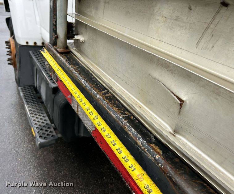 image for item EK3657 2007 GMC C7500 flatbed truck