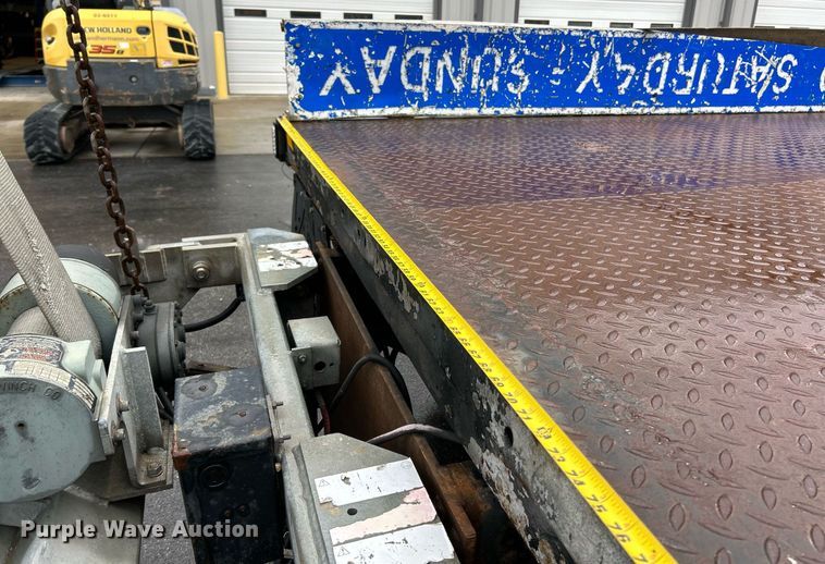 image for item EK3657 2007 GMC C7500 flatbed truck