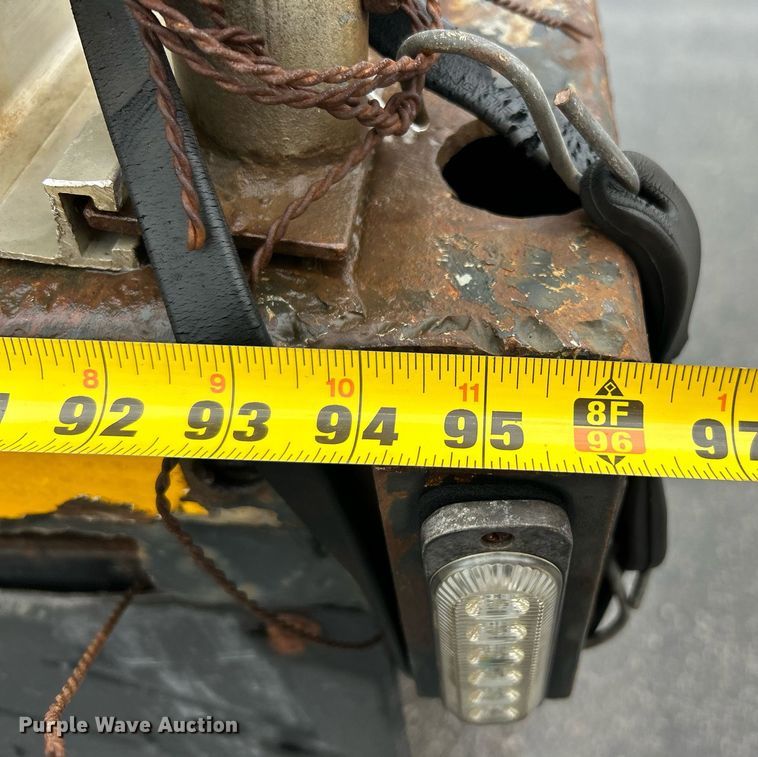 image for item EK3657 2007 GMC C7500 flatbed truck