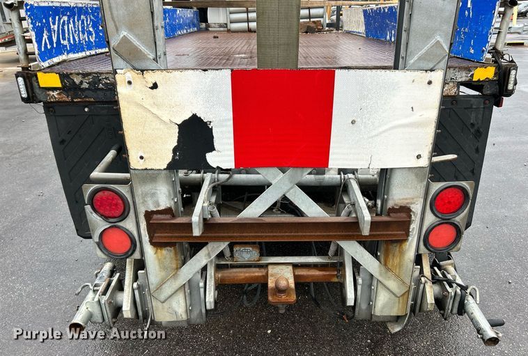 image for item EK3657 2007 GMC C7500 flatbed truck