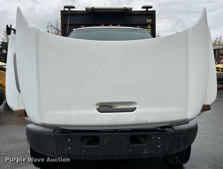 image for item EK3657 2007 GMC C7500 flatbed truck