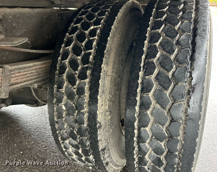 image for item EK3657 2007 GMC C7500 flatbed truck