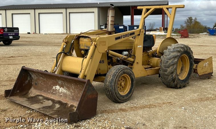 image for item EK3658 1983 Ford 445 tractor