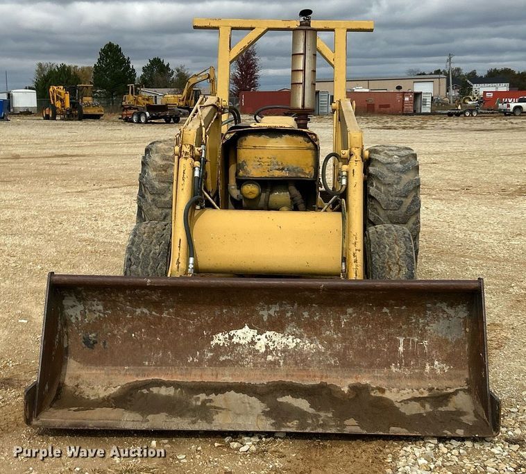 image for item EK3658 1983 Ford 445 tractor