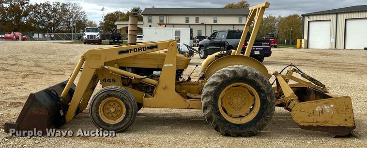 image for item EK3658 1983 Ford 445 tractor