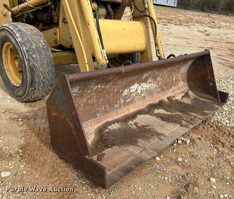 image for item EK3658 1983 Ford 445 tractor