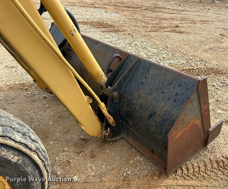 image for item EK3658 1983 Ford 445 tractor