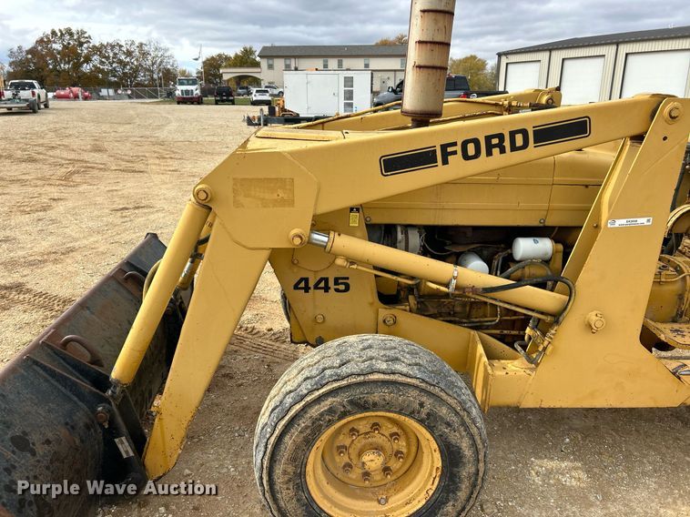 image for item EK3658 1983 Ford 445 tractor