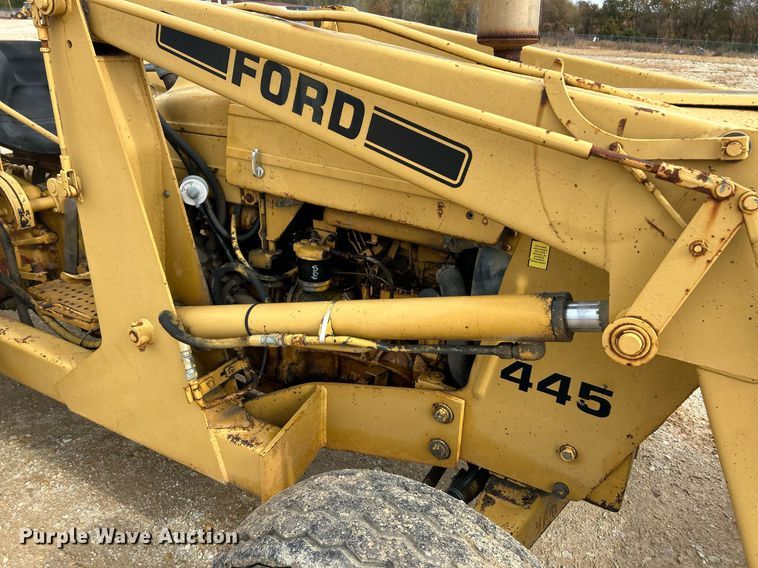 image for item EK3658 1983 Ford 445 tractor