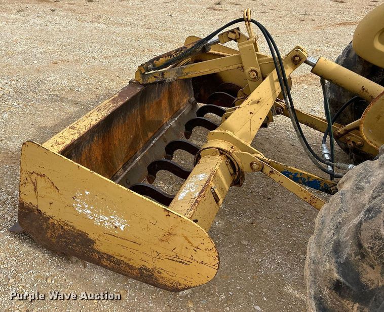 image for item EK3658 1983 Ford 445 tractor