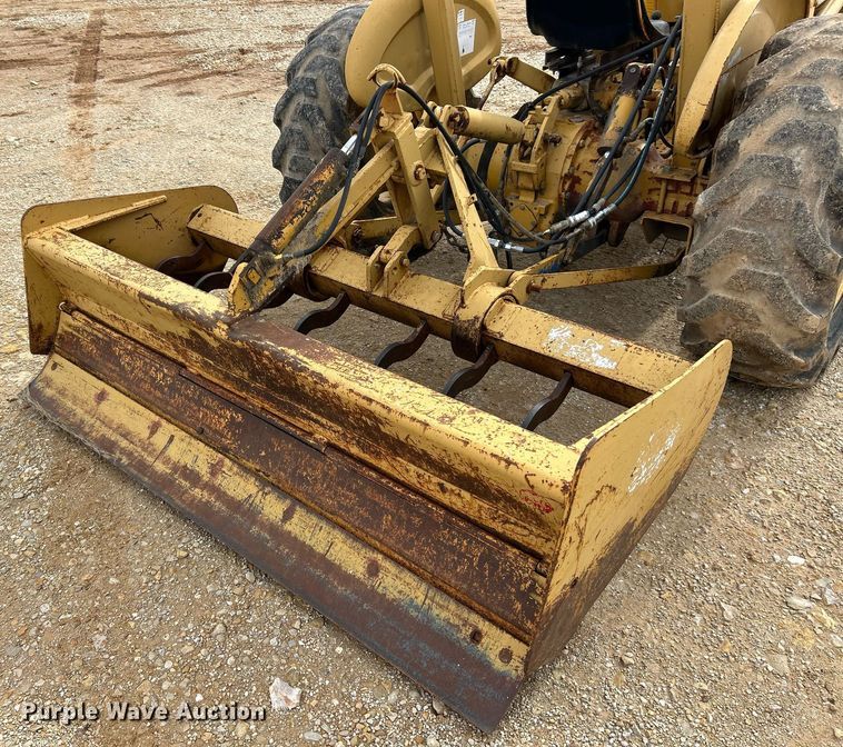 image for item EK3658 1983 Ford 445 tractor