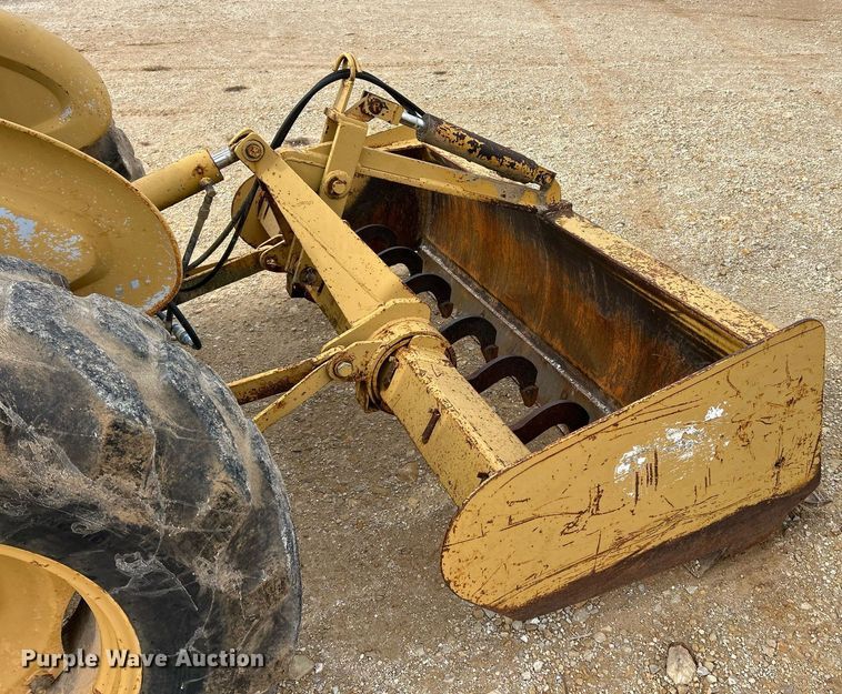 image for item EK3658 1983 Ford 445 tractor