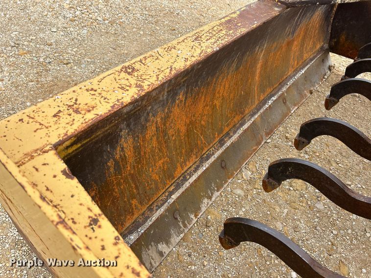 image for item EK3658 1983 Ford 445 tractor