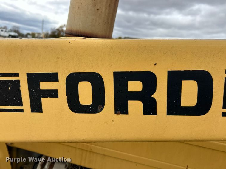 image for item EK3658 1983 Ford 445 tractor