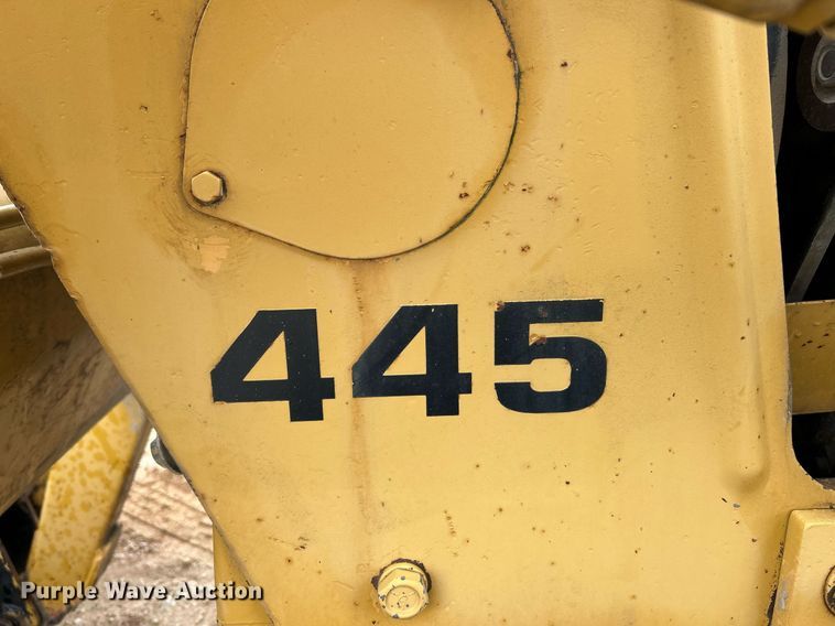 image for item EK3658 1983 Ford 445 tractor
