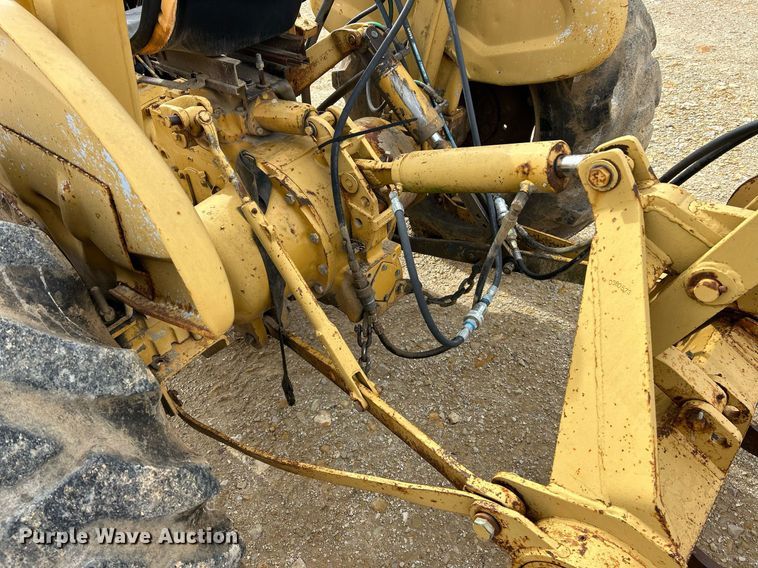 image for item EK3658 1983 Ford 445 tractor