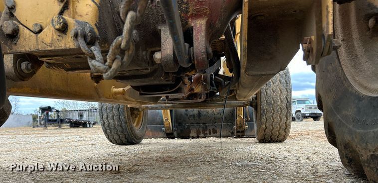 image for item EK3658 1983 Ford 445 tractor