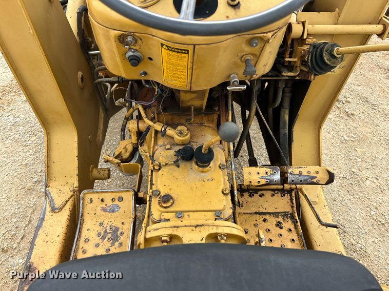 image for item EK3658 1983 Ford 445 tractor