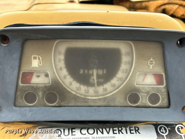 image for item EK3658 1983 Ford 445 tractor