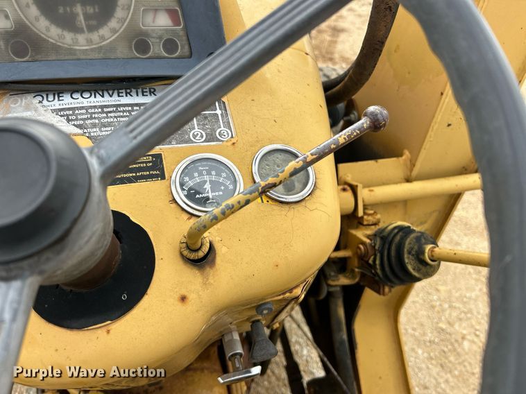 image for item EK3658 1983 Ford 445 tractor