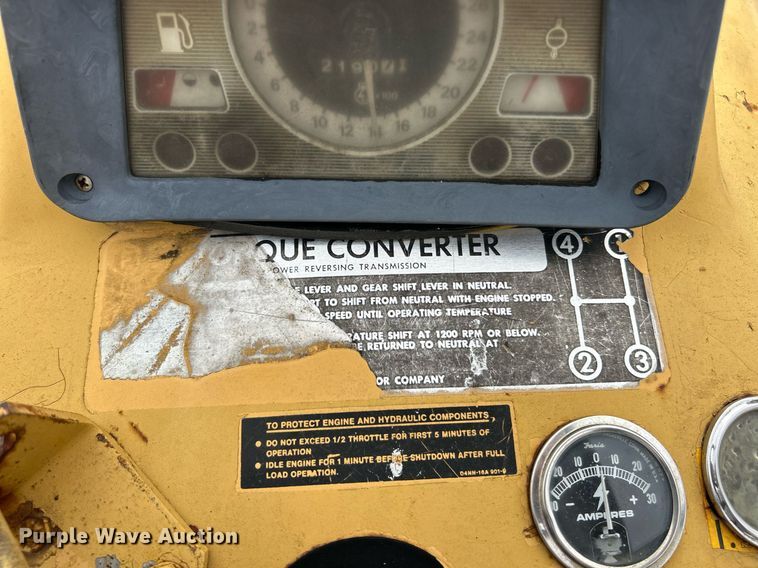 image for item EK3658 1983 Ford 445 tractor