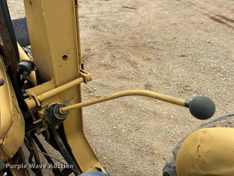 image for item EK3658 1983 Ford 445 tractor