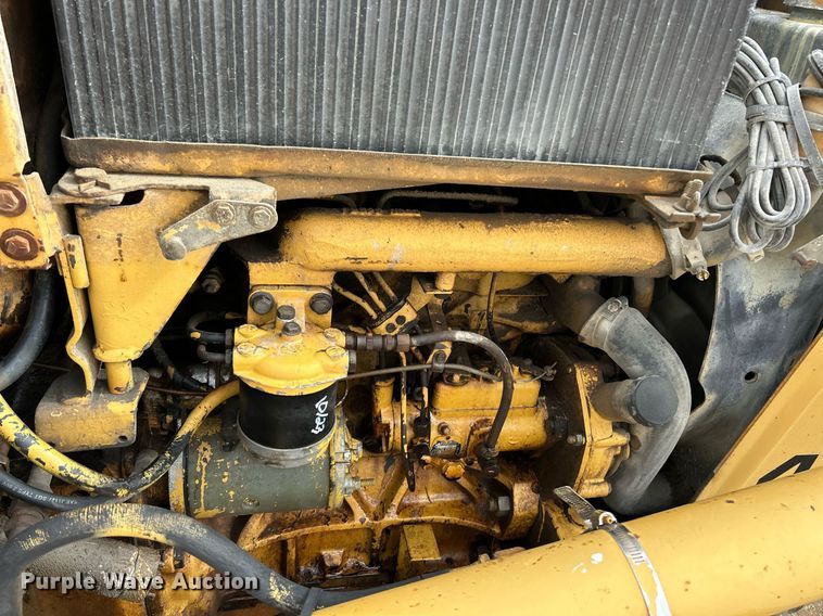 image for item EK3658 1983 Ford 445 tractor