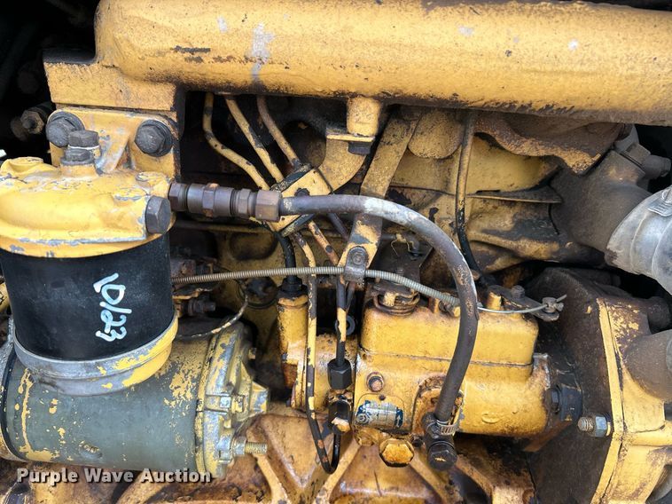 image for item EK3658 1983 Ford 445 tractor