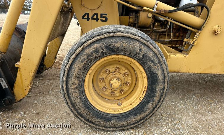 image for item EK3658 1983 Ford 445 tractor