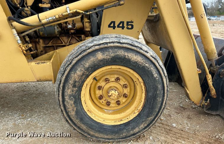 image for item EK3658 1983 Ford 445 tractor