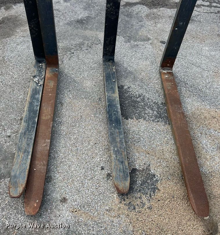 image for item EK3663 (2) Arrow loader Forks 