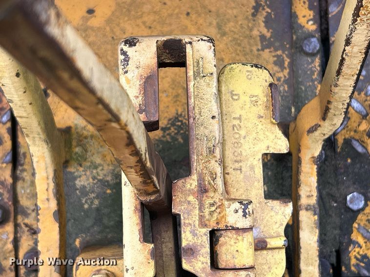 image for item EK3690 John Deere track loader