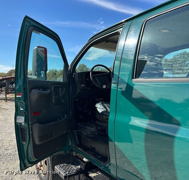 image for item EK3695 2008 GMC C4500 Crew Cab utility / service truck