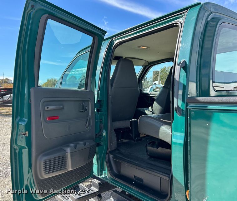 image for item EK3695 2008 GMC C4500 Crew Cab utility / service truck
