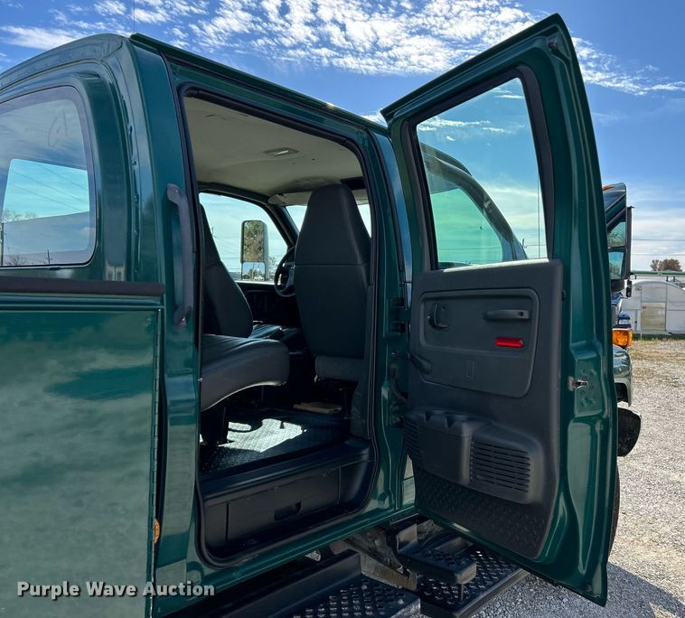 image for item EK3695 2008 GMC C4500 Crew Cab utility / service truck