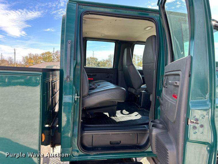 image for item EK3695 2008 GMC C4500 Crew Cab utility / service truck